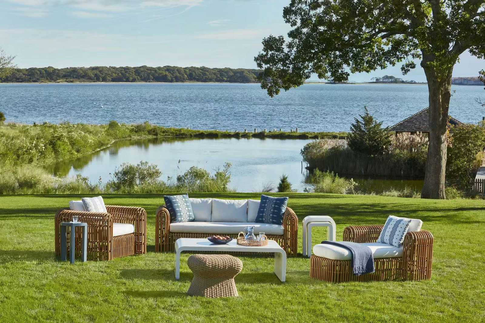 Outdoor Sectionals | Custom Weatherproof Modular Patio Sectional Sofas