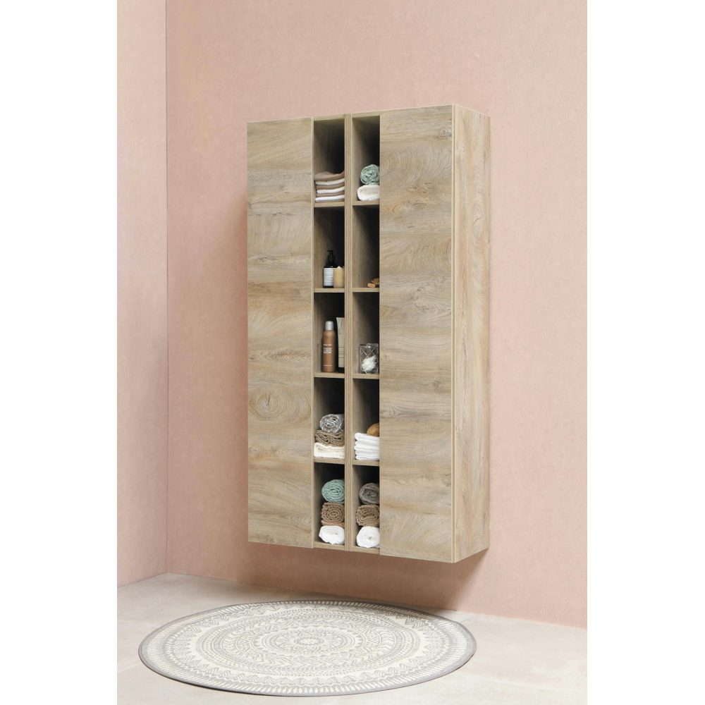 Three-door wardrobe with mirrored panel