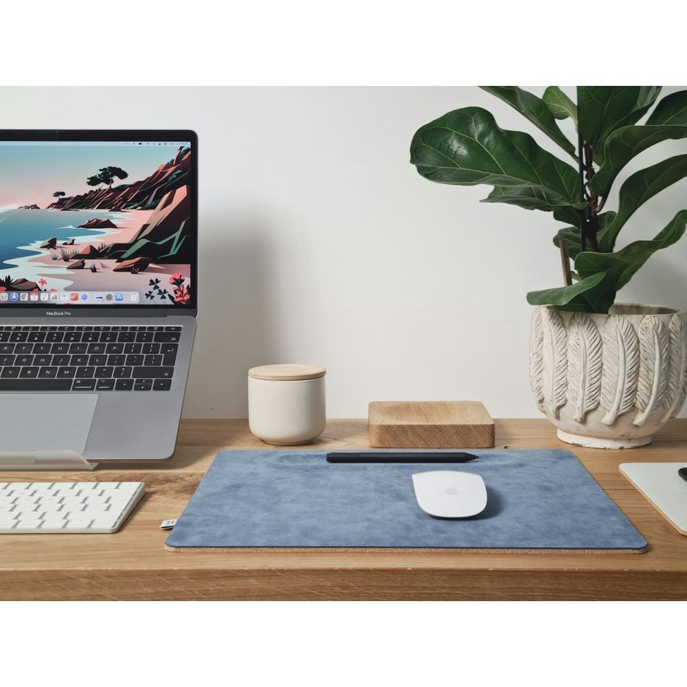 Stitched-edge cloth mouse mat