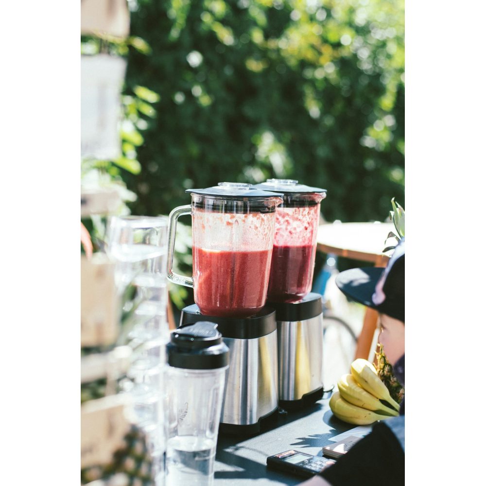 Glass jug countertop blender